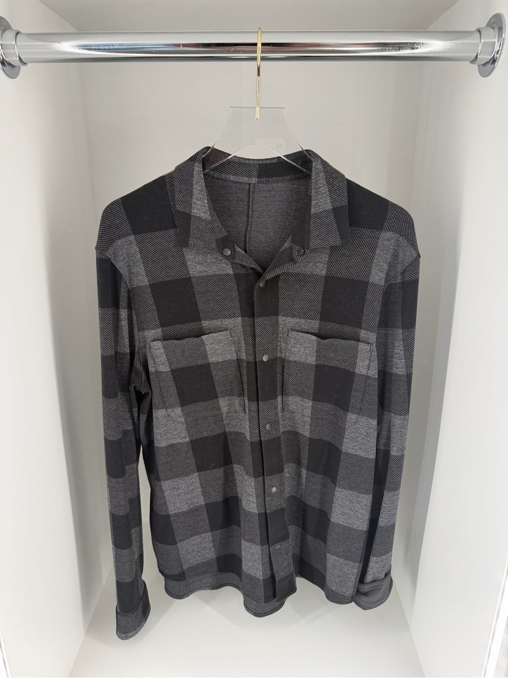 Lulu Lemon Men's Black & Gray Plaid Button-Up Shirt (Large)